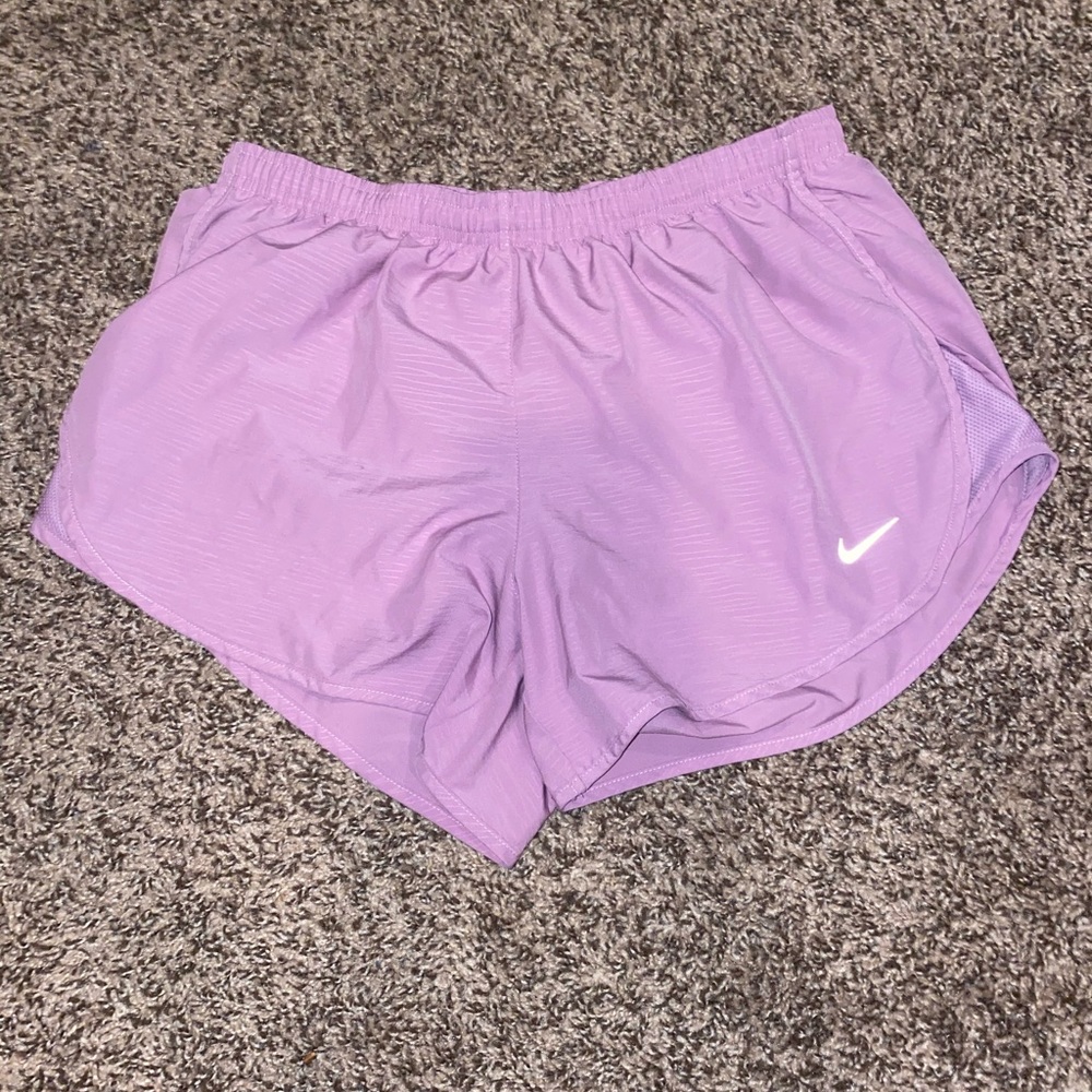 Used women’s Nike shorts with liner and zipper.
